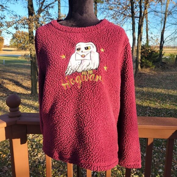 Harry Potter Hogwarts Red Long Sleeve Round Neck Fuzzy Pajama Top - Picture 1 of 13